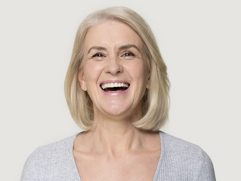 ¿Qué dura más, implante o puente dental?